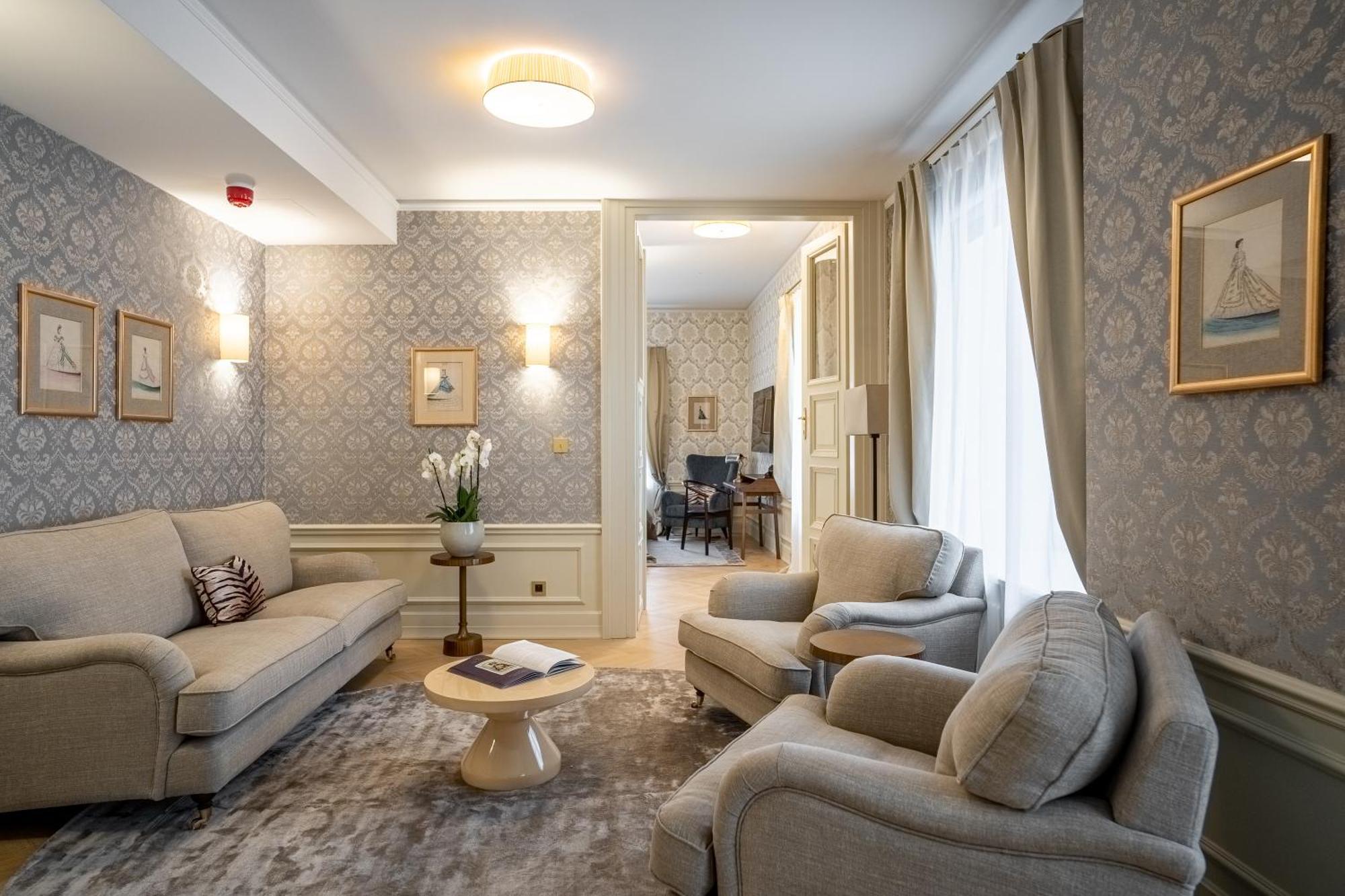 Standard Double Suite,1594119550:JPEG